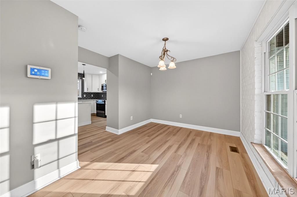 264 Braeshire Drive Ballwin, MO 63021 - Photo 9 of 36