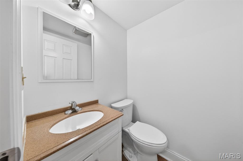 264 Braeshire Drive Ballwin, MO 63021 - Photo 10 of 36