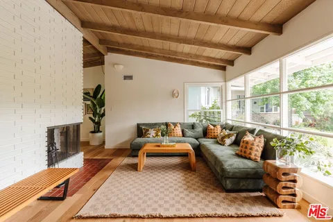 $1,095,000 | 550 Arch Place, Glendale, CA 91206