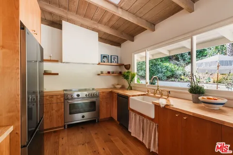 $1,095,000 | 550 Arch Place, Glendale, CA 91206