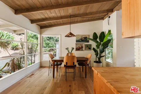 $1,095,000 | 550 Arch Place, Glendale, CA 91206