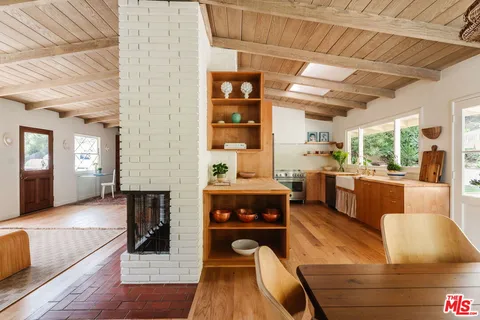 $1,095,000 | 550 Arch Place, Glendale, CA 91206