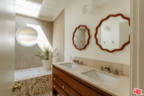 $1,095,000 | 550 Arch Place, Glendale, CA 91206