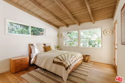 $1,095,000 | 550 Arch Place, Glendale, CA 91206