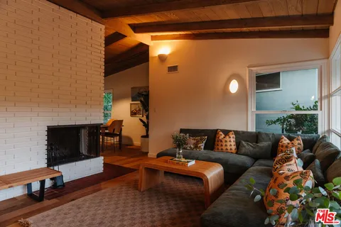 $1,095,000 | 550 Arch Place, Glendale, CA 91206