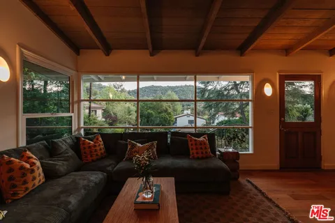 $1,095,000 | 550 Arch Place, Glendale, CA 91206