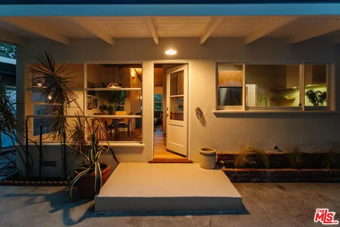 $1,095,000 | 550 Arch Place, Glendale, CA 91206