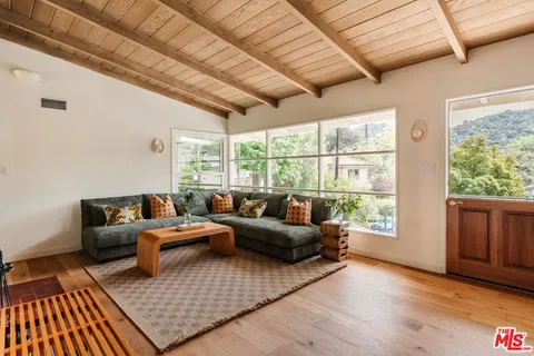 $1,095,000 | 550 Arch Place, Glendale, CA 91206