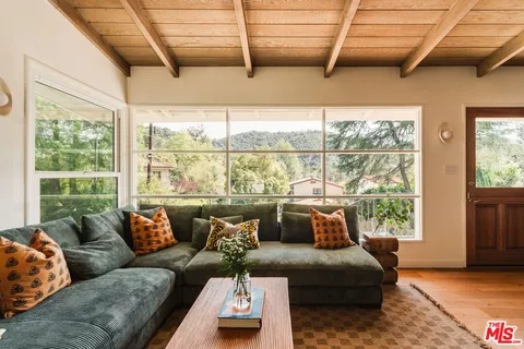 $1,095,000 | 550 Arch Place, Glendale, CA 91206
