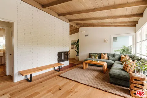 $1,095,000 | 550 Arch Place, Glendale, CA 91206
