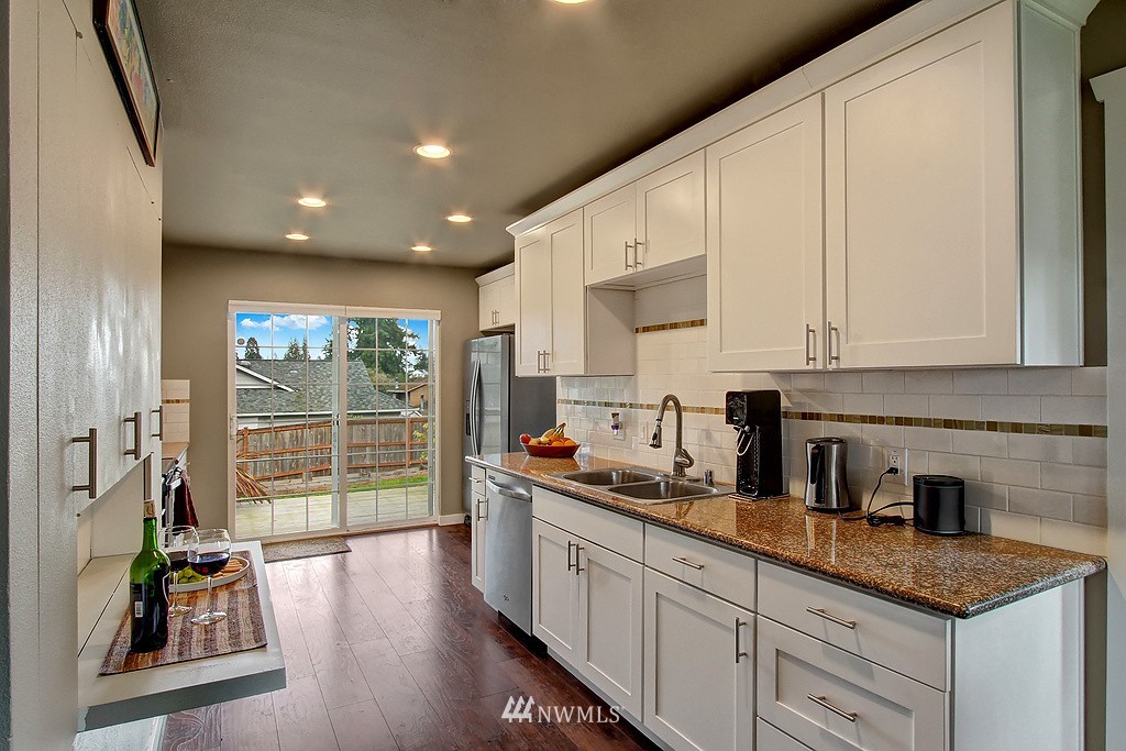 6521 Cady Road Everett, WA 98203 - Photo 5 of 18