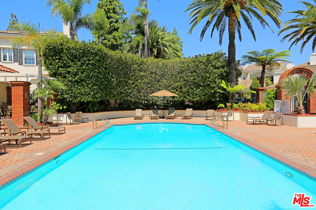 12391 Ridge Circle Los Angeles, CA 90049 - Photo 22 of 23
