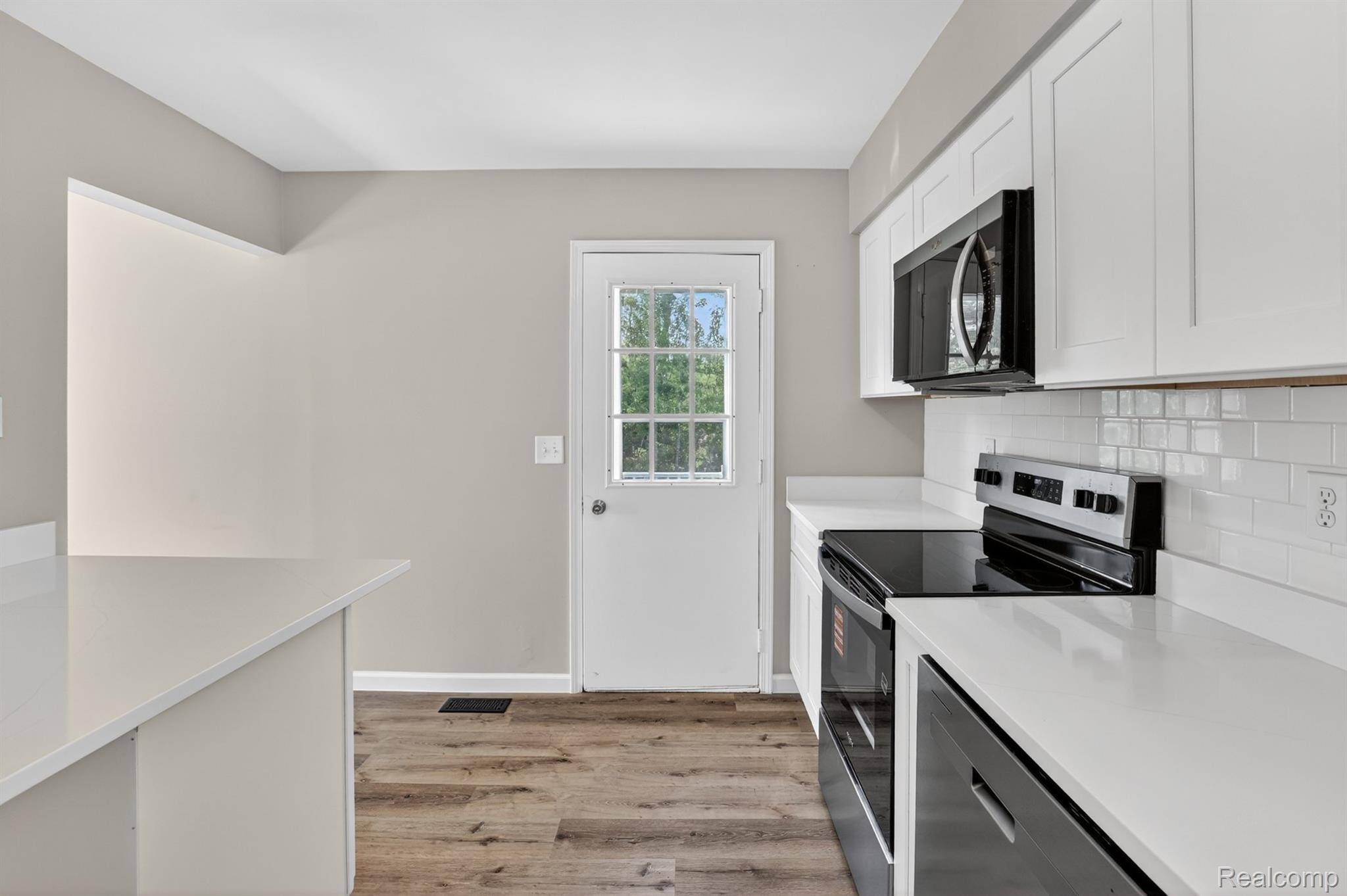 1215 North Oak Road Davison, MI 48423 - Photo 11 of 37