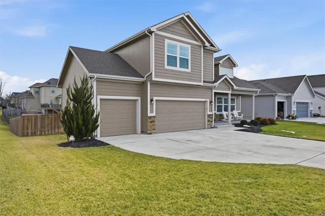 $499,000 | 2121 Sycamore Street, Leavenworth, KS 66048