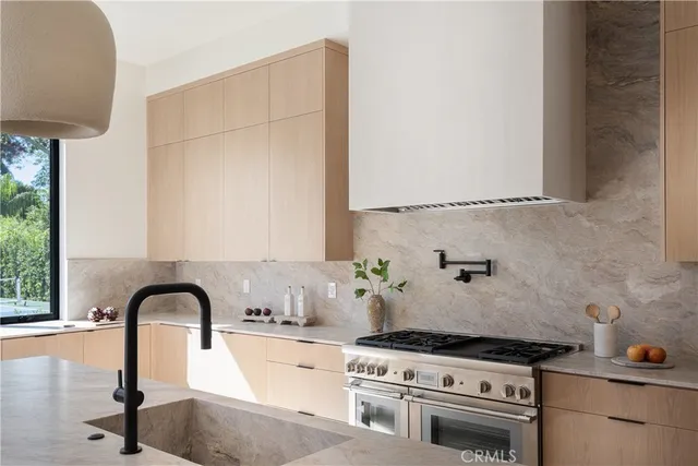 $4,899,000 | 23416 Califa Street, Woodland Hills, CA 91367