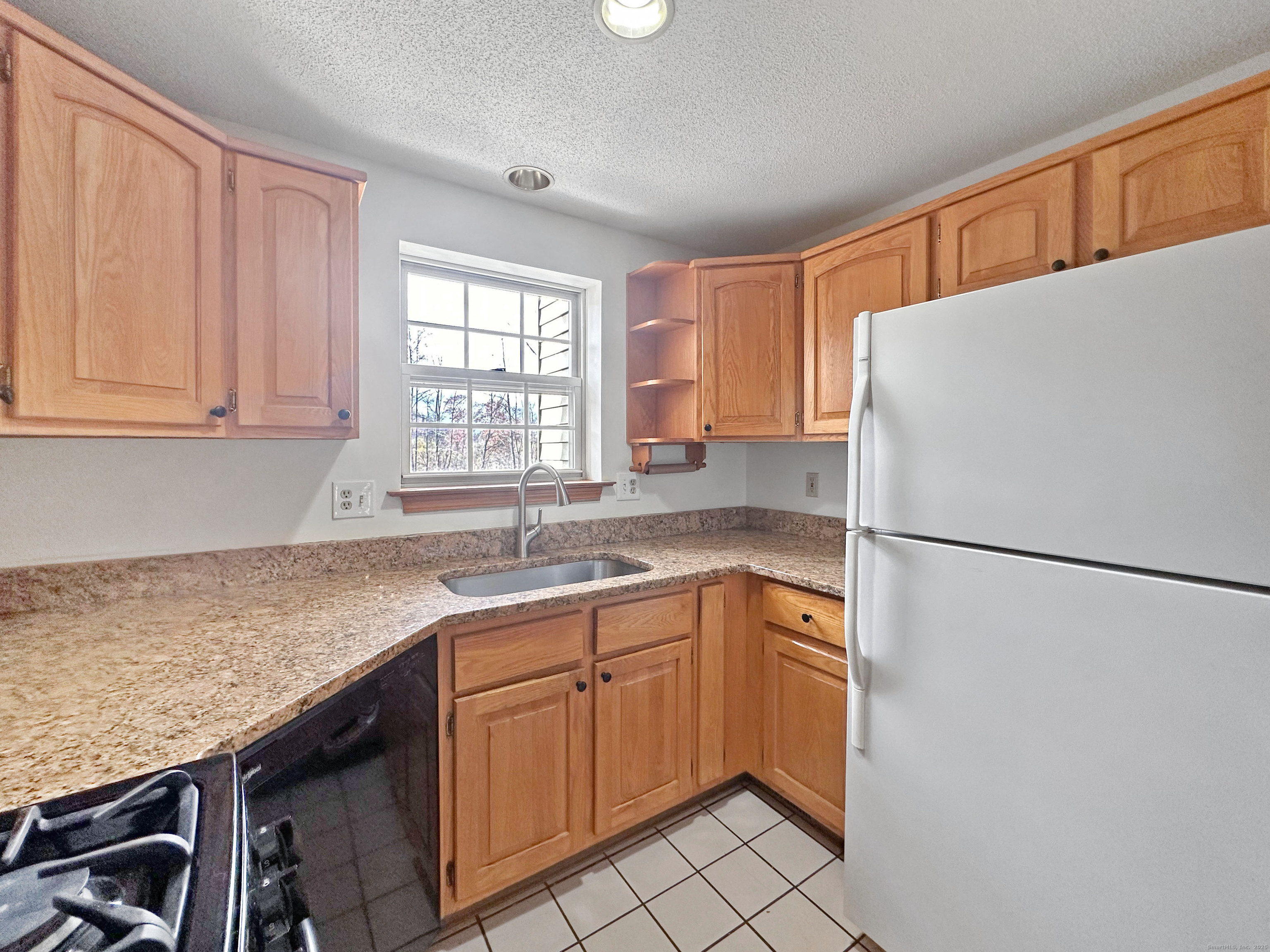 76 North Mountain Road, Unit B New Britain, CT 06053 - Photo 3 of 25