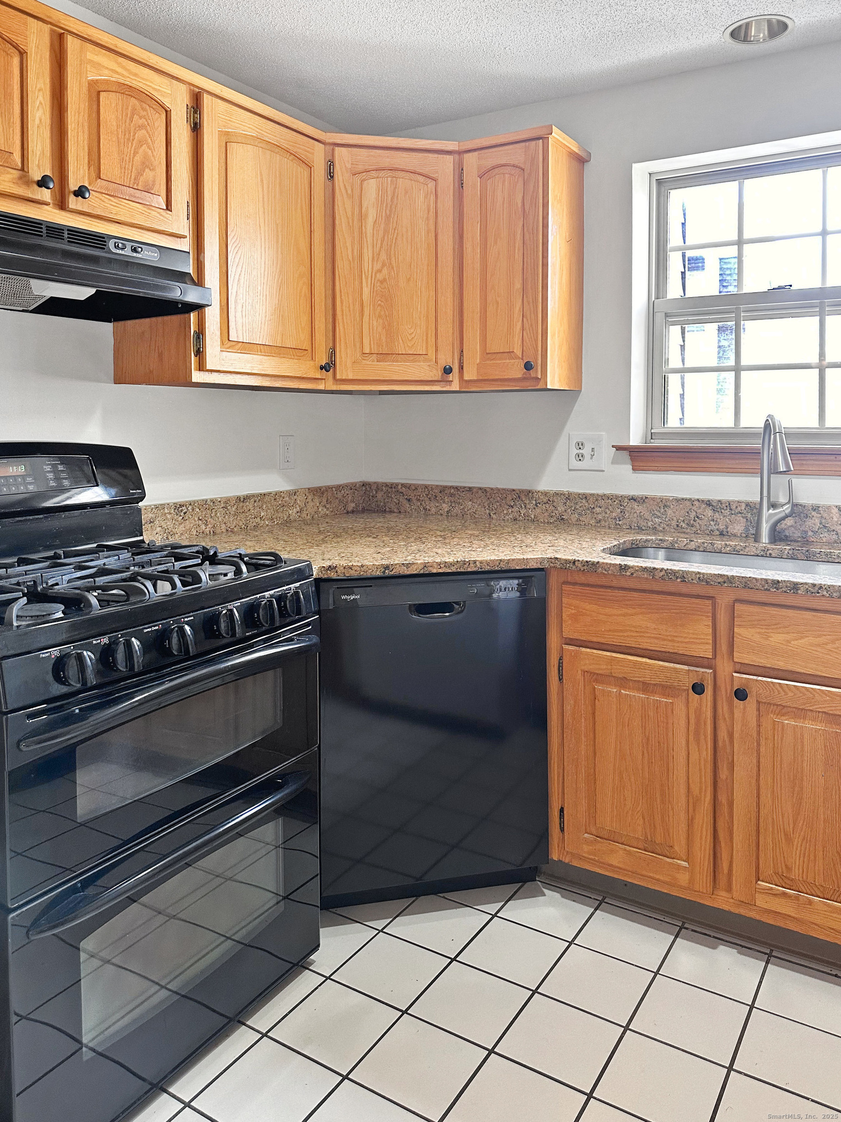 76 North Mountain Road, Unit B New Britain, CT 06053 - Photo 4 of 25