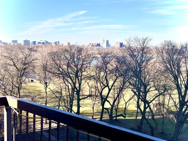 $163,900 | 6701 South Crandon Avenue, Unit 9B, Chicago, IL 60649