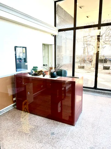 $163,900 | 6701 South Crandon Avenue, Unit 9B, Chicago, IL 60649