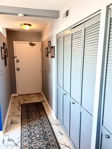 $163,900 | 6701 South Crandon Avenue, Unit 9B, Chicago, IL 60649