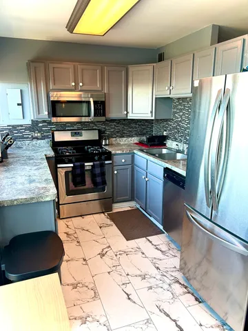 $163,900 | 6701 South Crandon Avenue, Unit 9B, Chicago, IL 60649