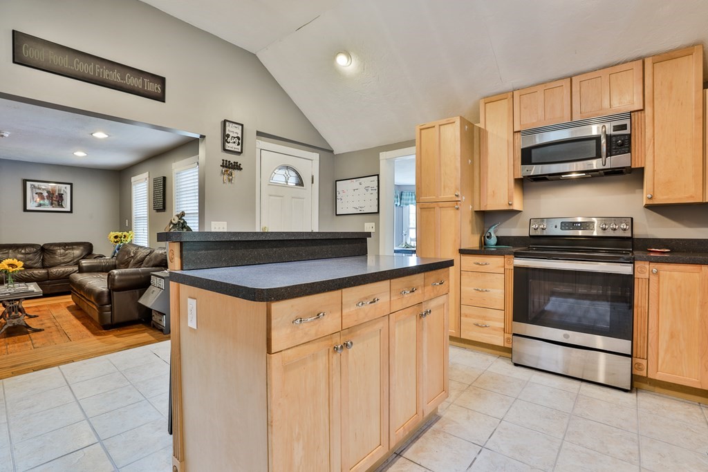 120 North Street Georgetown, MA 01833 - Photo 15 of 37