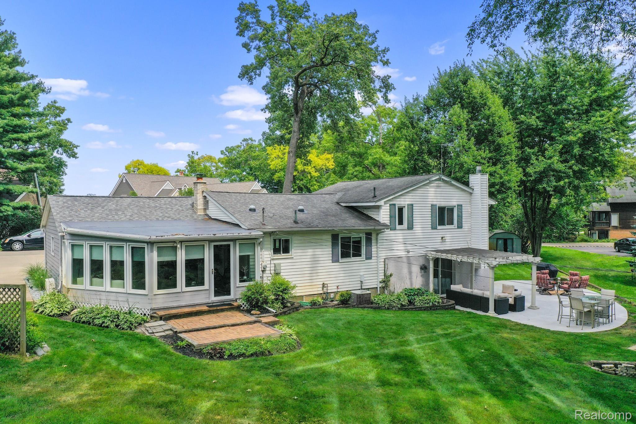 2250 Keith Road West Bloomfield, MI 48324 - Photo 41 of 49 DJI_0179.jpg