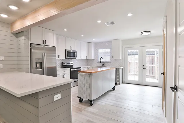 $2,000 | 9511 Fondren Road, Houston, TX 77074