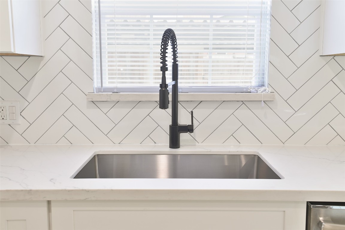 9511 Fondren Road Houston, TX 77074 - Photo 17 of 38