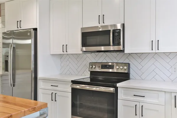 $1,800 | 9511 Fondren Road, Houston, TX 77074