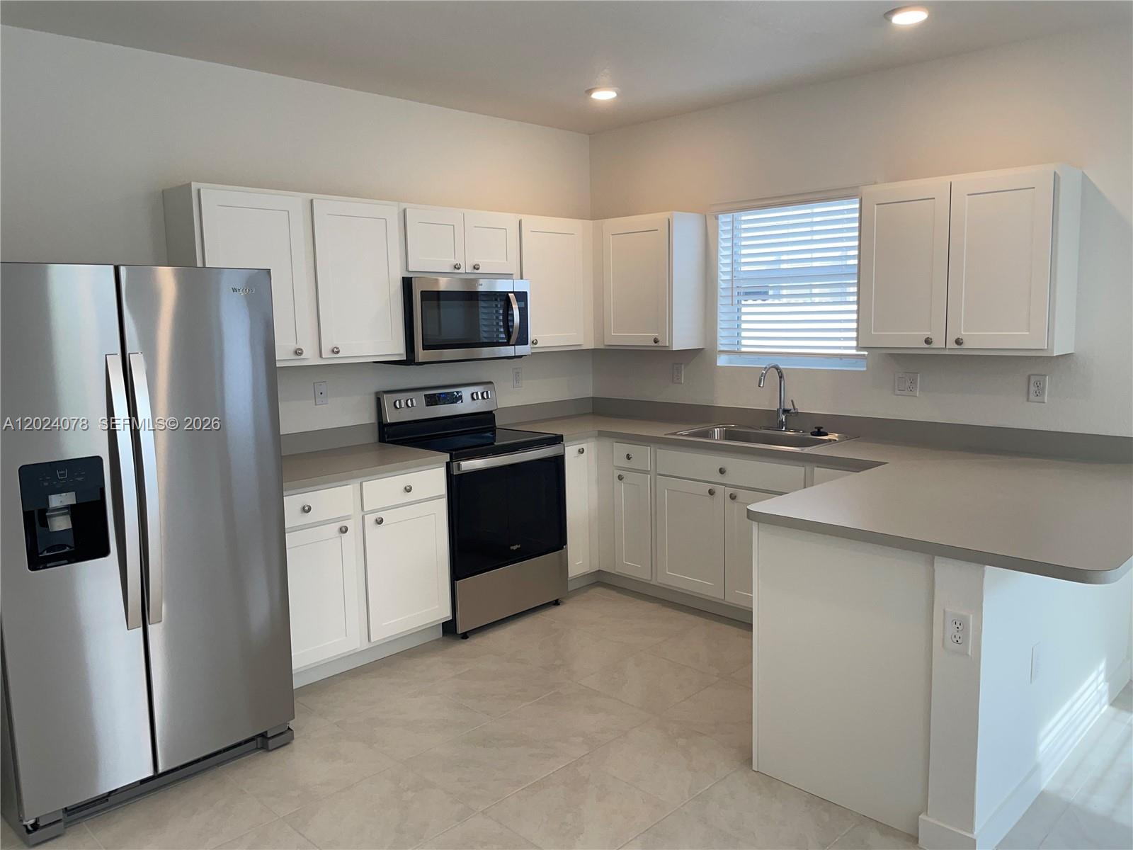 906 Southeast 17th Street Homestead, FL 33034 - Photo 3 of 11