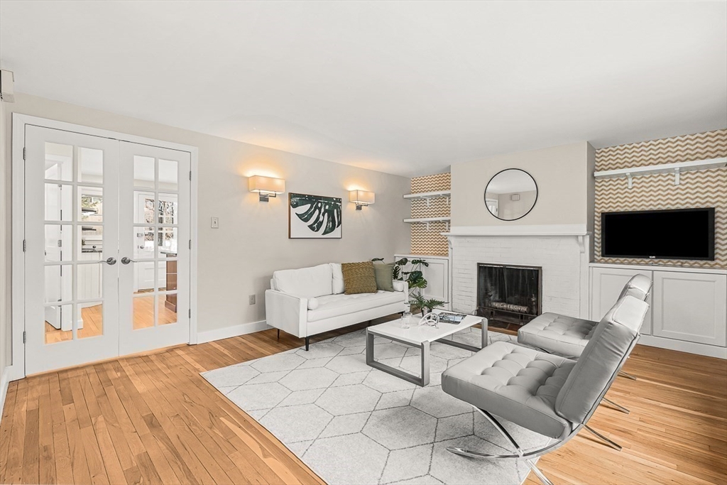 15 Kent Square Brookline, MA 02446 - Photo 4 of 26