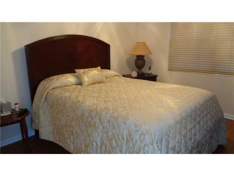378 Markham R, Unit 378 Deerfield Beach, FL 33442 - Photo 9 of 14 Bedroom.