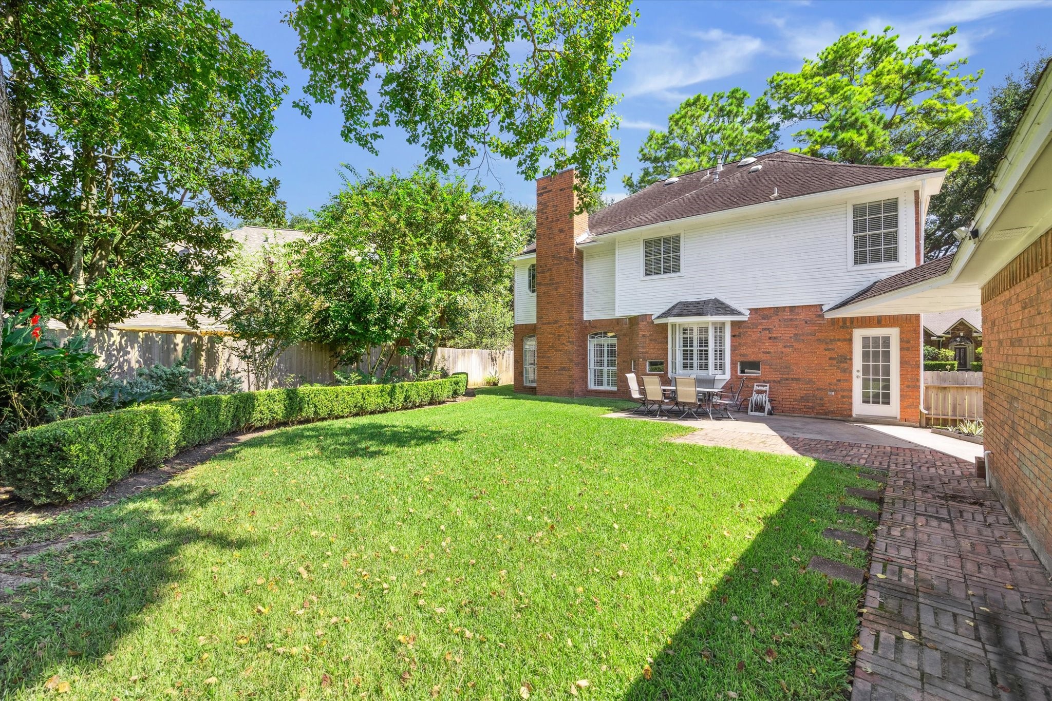 2006 Raven's Crest Drive Sugar Land, TX 77478 - Photo 27 of 29 a view of a house with backyard and a tree