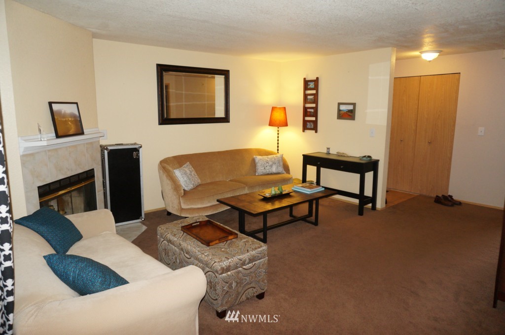 4231 Northeast 5th Street, Unit E202 Renton, WA 98059 - Photo 3 of 17 Gallery Image 3