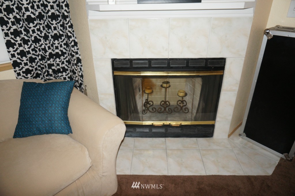 4231 Northeast 5th Street, Unit E202 Renton, WA 98059 - Photo 4 of 17 Gallery Image 4