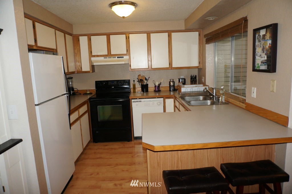 4231 Northeast 5th Street, Unit E202 Renton, WA 98059 - Photo 6 of 17 Gallery Image 6