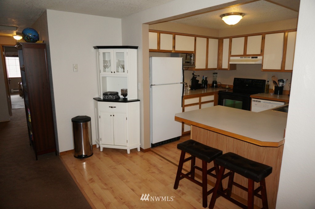 4231 Northeast 5th Street, Unit E202 Renton, WA 98059 - Photo 8 of 17 Gallery Image 8