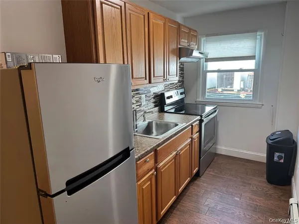 $2,500 | 109 East Main Street, Unit 2, Smithtown, NY 11787