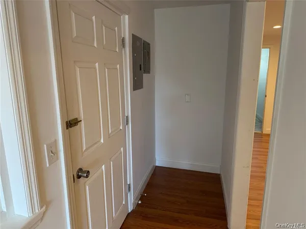 $2,500 | 109 East Main Street, Unit 2, Smithtown, NY 11787