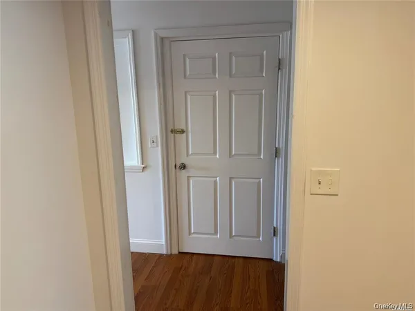 $2,500 | 109 East Main Street, Unit 2, Smithtown, NY 11787