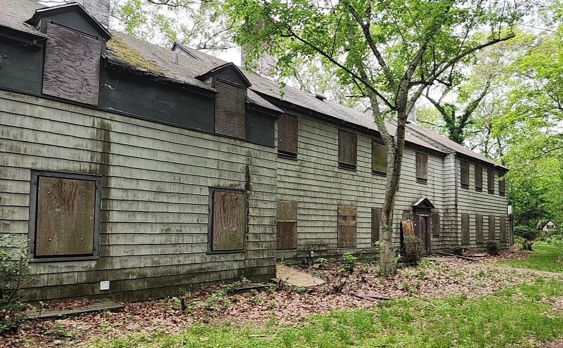a side view of a house