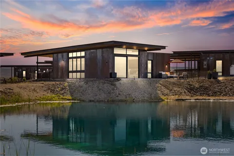 $995,000 | 207 Vista Pt Drive Northwest, Quincy, WA 98848