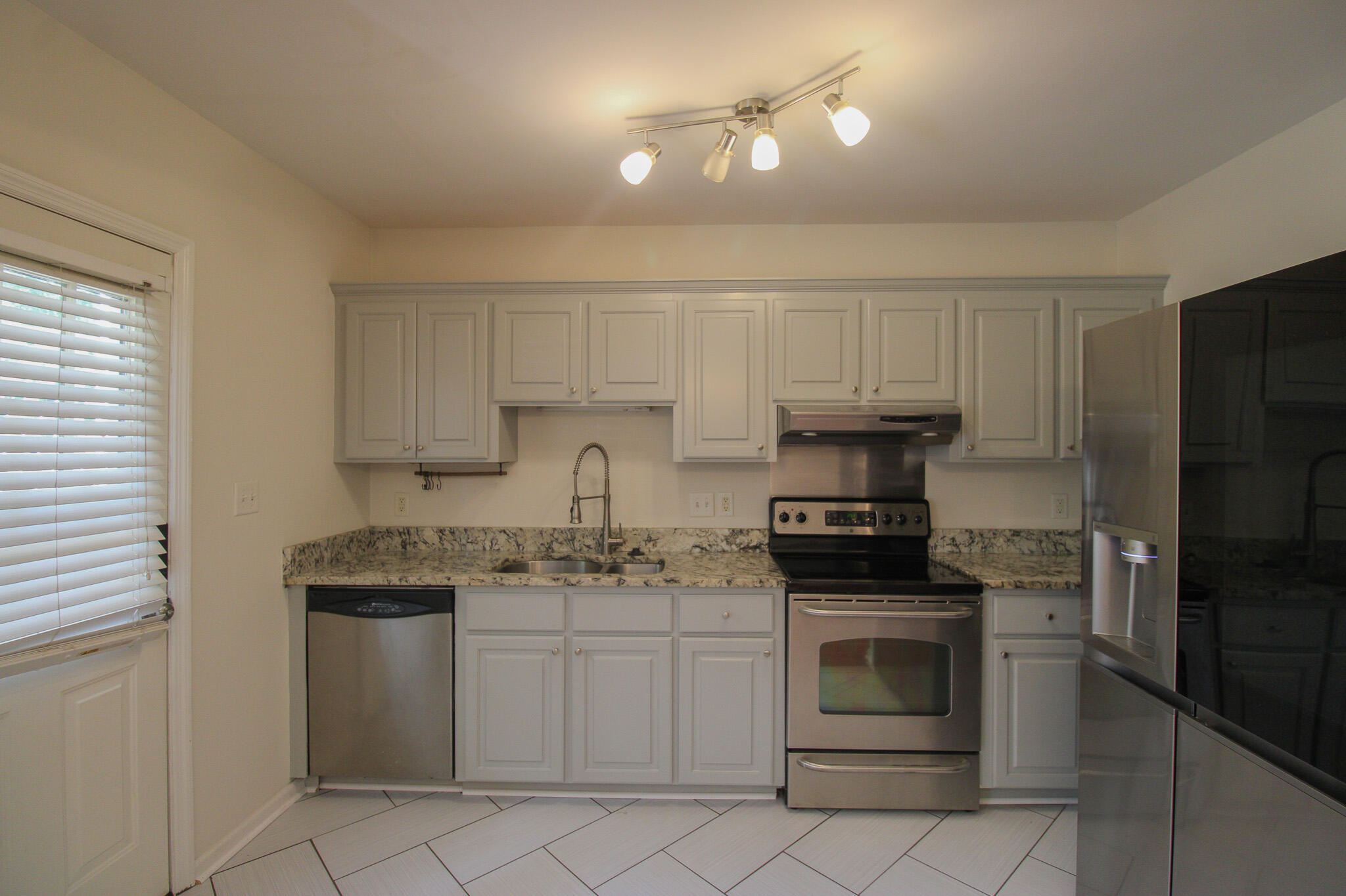21 Hester Street, Unit 3 Charleston, SC 29403 - Photo 7 of 17 IMG_1707