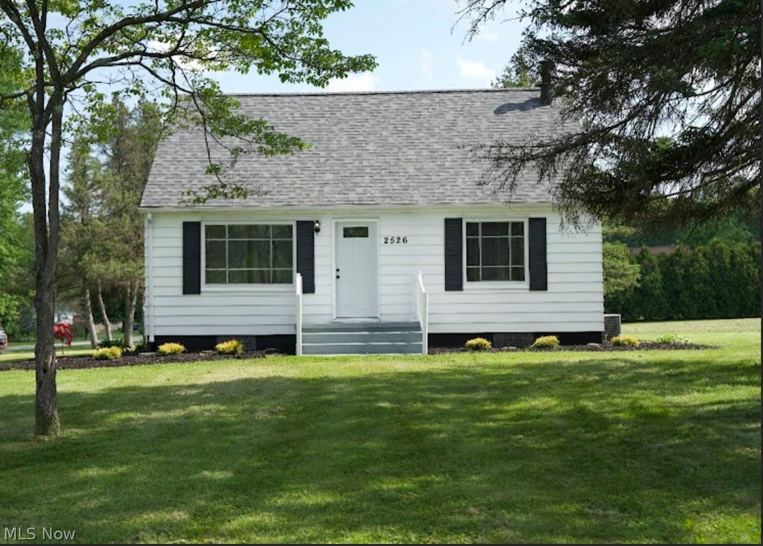 2526 Reeves Road Northeast Warren, OH 44483 - Photo 2 of 24