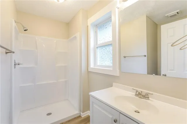 $2,030 | 1811 Patricia Drive, Kearney, MO 64060