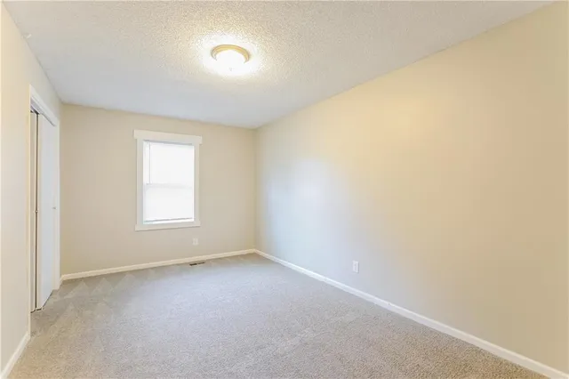 $2,030 | 1811 Patricia Drive, Kearney, MO 64060