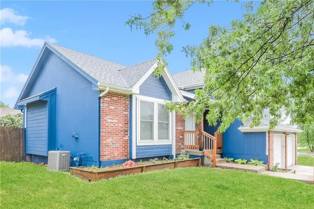 $2,030 | 1811 Patricia Drive, Kearney, MO 64060