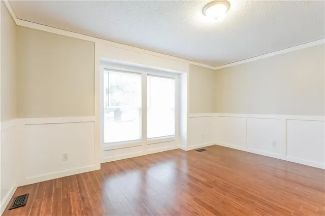 $2,030 | 1811 Patricia Drive, Kearney, MO 64060