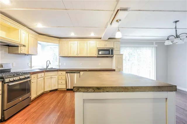 $2,030 | 1811 Patricia Drive, Kearney, MO 64060